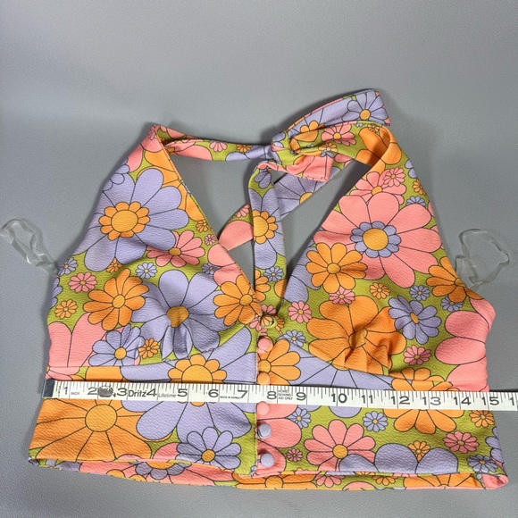 Smak Parlour Retro Floral Halter Crop Top with Button Detail - Picture 10 of 12